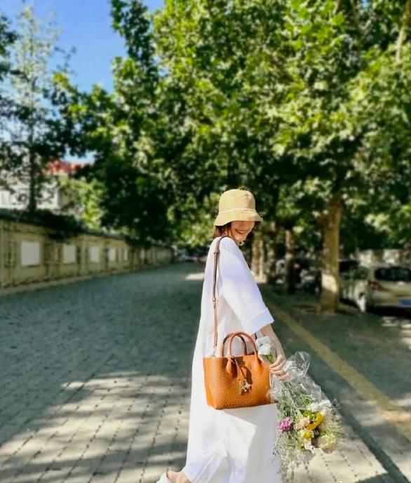 哈？她悄咪咪怀孕了？