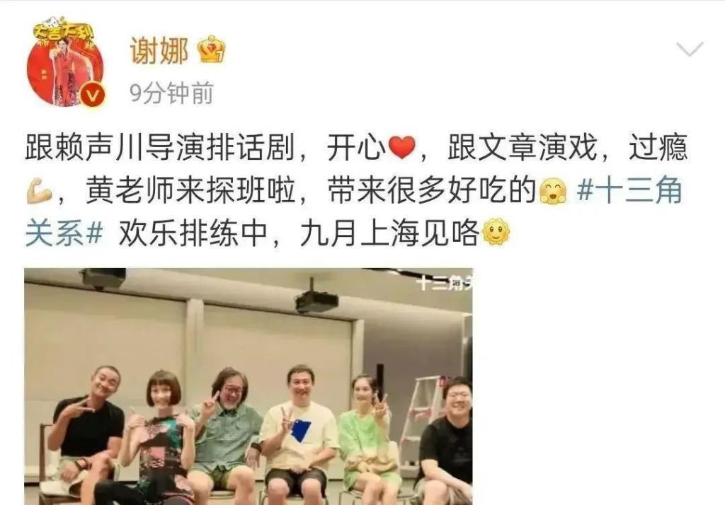 文章马伊琍一家四口同框，庆祝女儿毕业，大女儿个子高挑