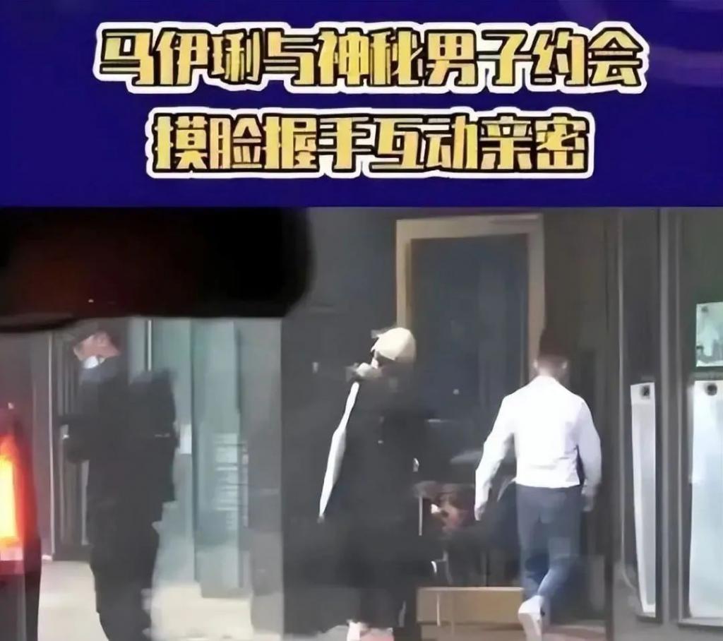 文章马伊琍一家四口同框，庆祝女儿毕业，大女儿个子高挑