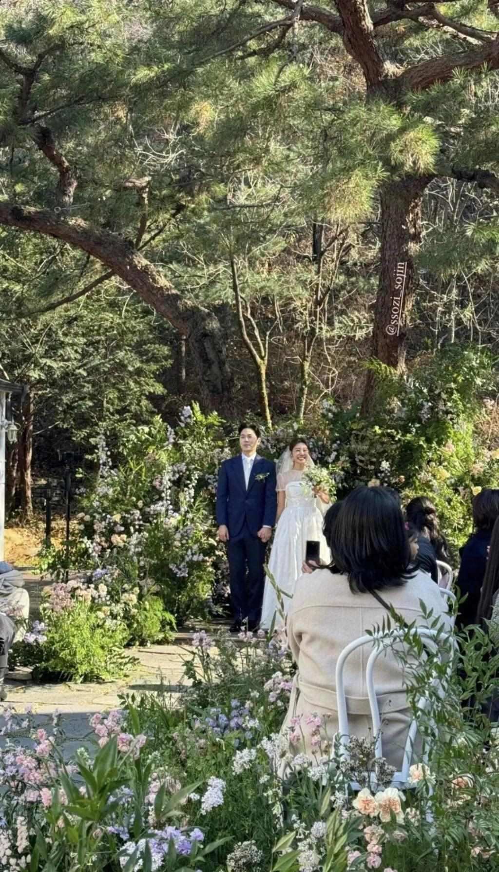陪你从出道舞台到婚礼殿堂！这是女爱豆们最幸福的眼泪