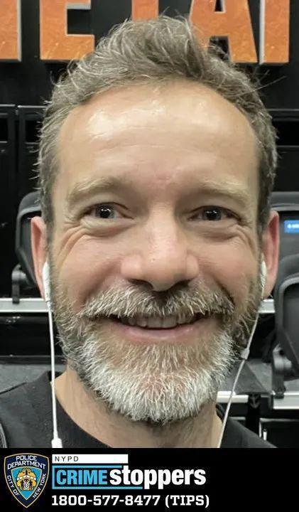 纽约市皇后区海滩现无头无臂尸体，或为失踪制片人，曾三获艾美奖