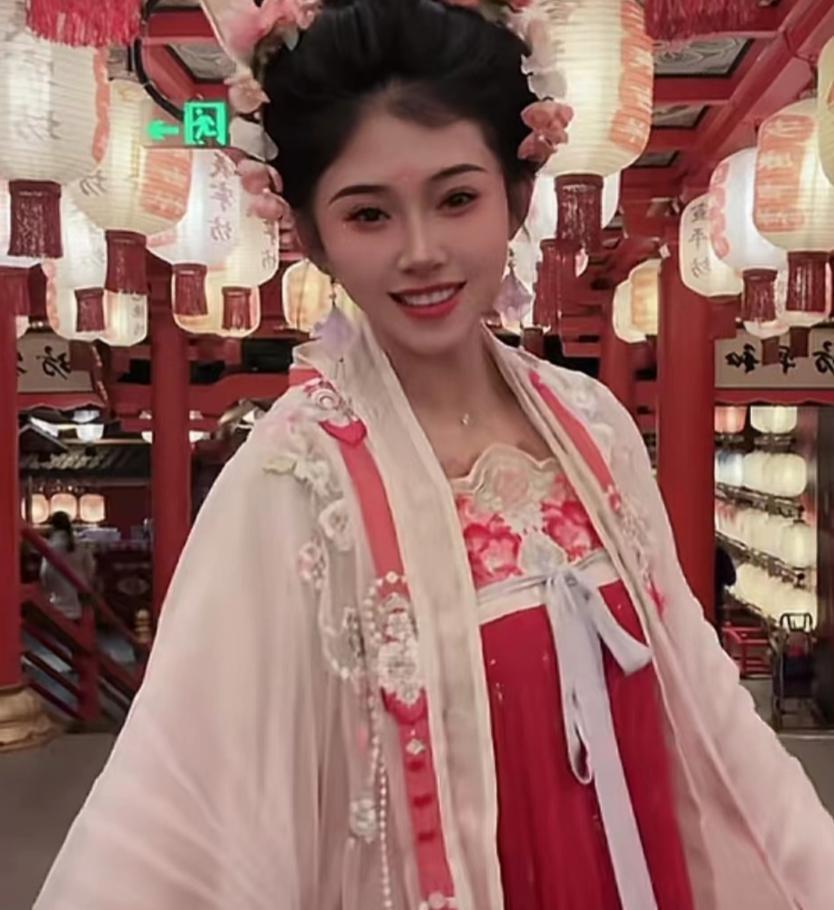 吴艳妮盛唐扮相有贵妃范儿，古装形象惊艳，粉丝：秒杀娱乐圈女艺人
