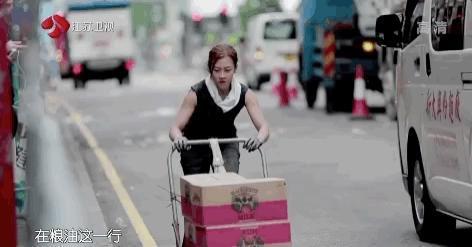 白富美家道中落做搬运工10年：没嫁富二代，还在做苦力