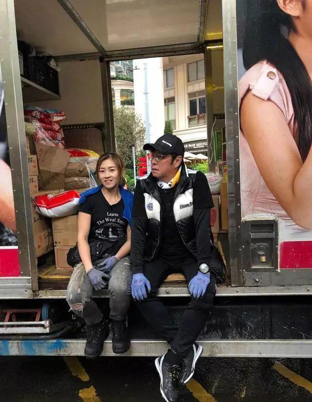 白富美家道中落做搬运工10年：没嫁富二代，还在做苦力