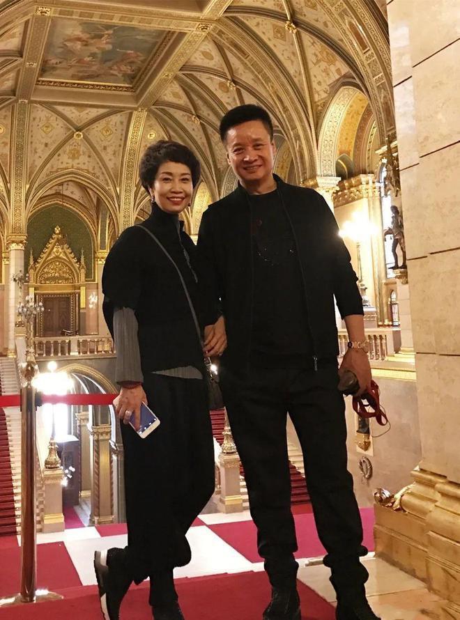 66岁阎维文近照曝光变化巨大，为照顾患癌妻子苍老太多