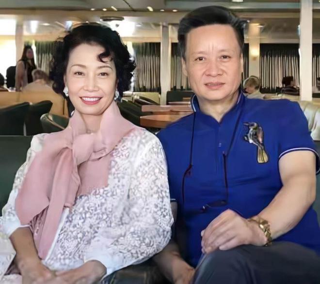 66岁阎维文近照曝光变化巨大，为照顾患癌妻子苍老太多