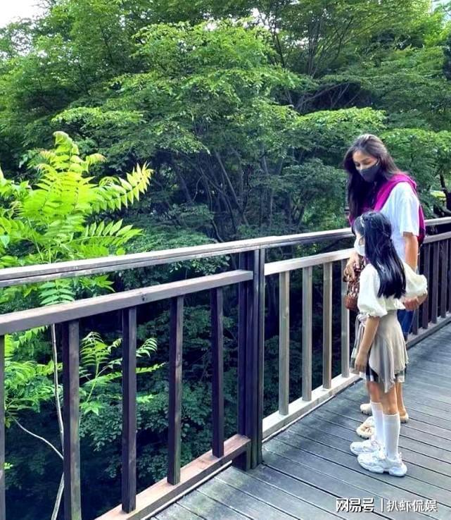 韩媒曝高小英偷漏税，老公张东健曾丑闻缠身