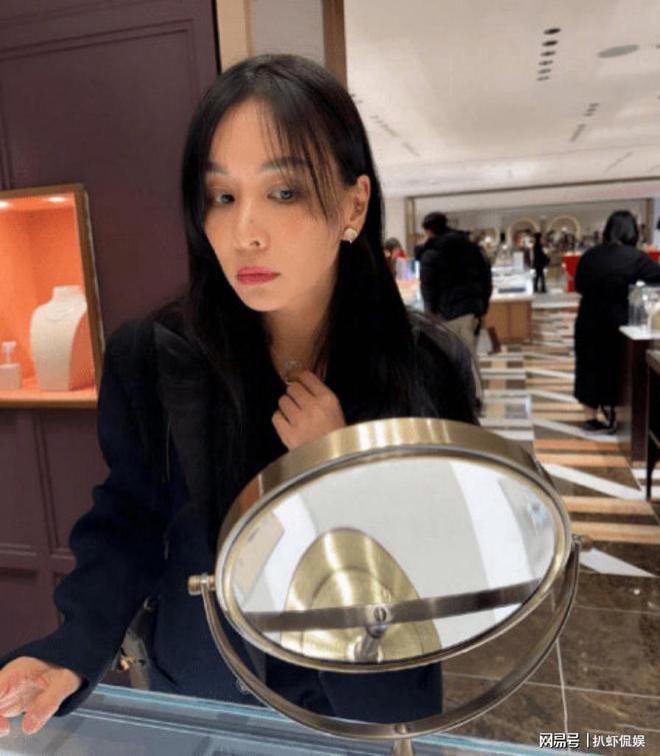 韩媒曝高小英偷漏税，老公张东健曾丑闻缠身