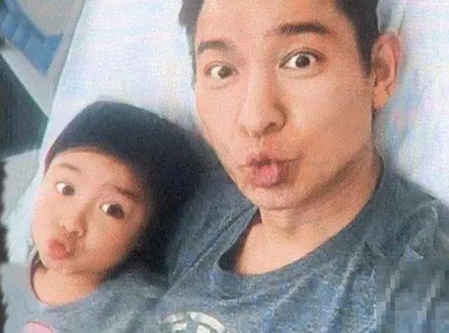 刘德华女儿近况曝光：花5亿养大的天王女儿，长成啥样？