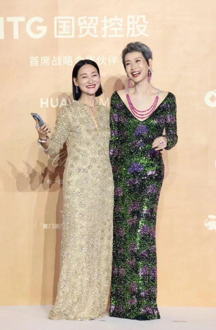 老成这样还被全网夸美，叶童的第二春来得有点晚