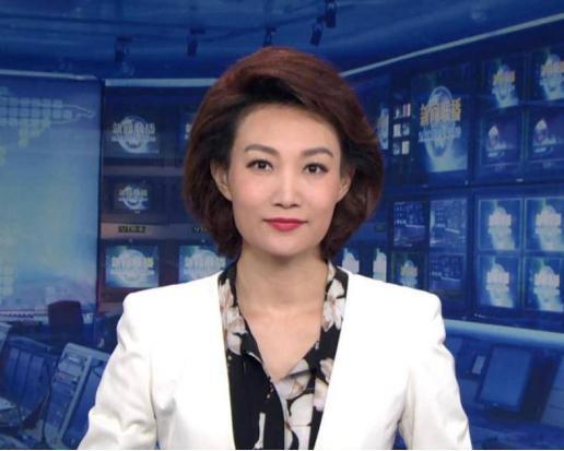 央视主持李梓萌真实面目：“贷款”上班，戴假发出镜