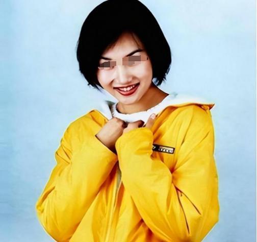 央视主持李梓萌真实面目：“贷款”上班，戴假发出镜