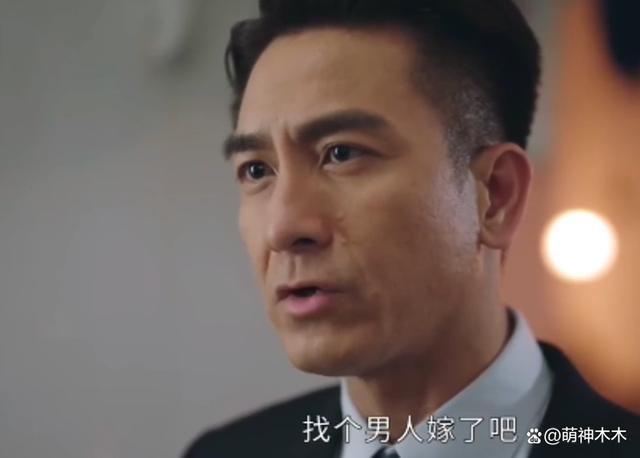 同样出演职业女性，把她俩放在一起，一眼就能看出差距