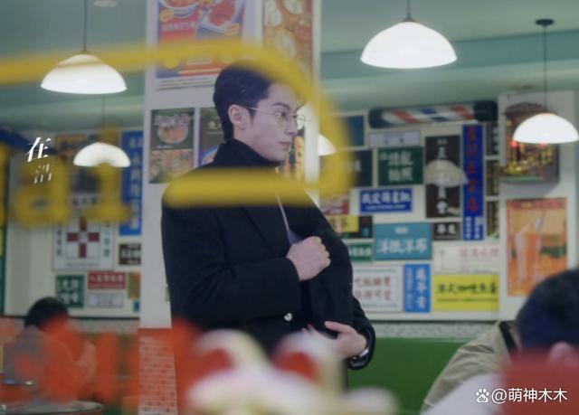 同样出演职业女性，把她俩放在一起，一眼就能看出差距