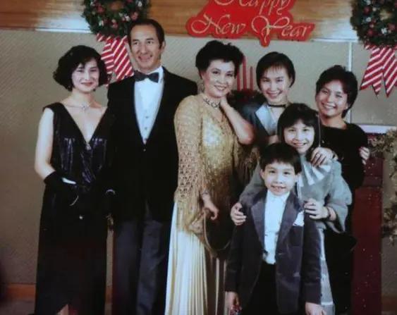 赌王家事之叛逆女儿生存记