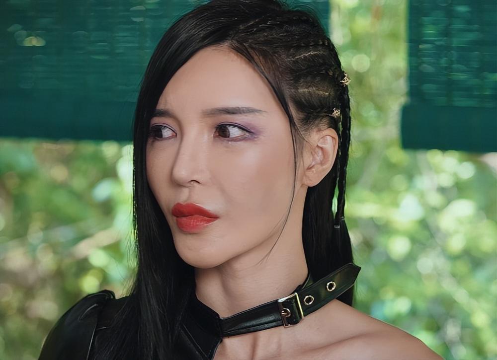 甘婷婷新片露肉镜头太多被投诉，尺度大儿童不宜，网友怒骂很荒唐