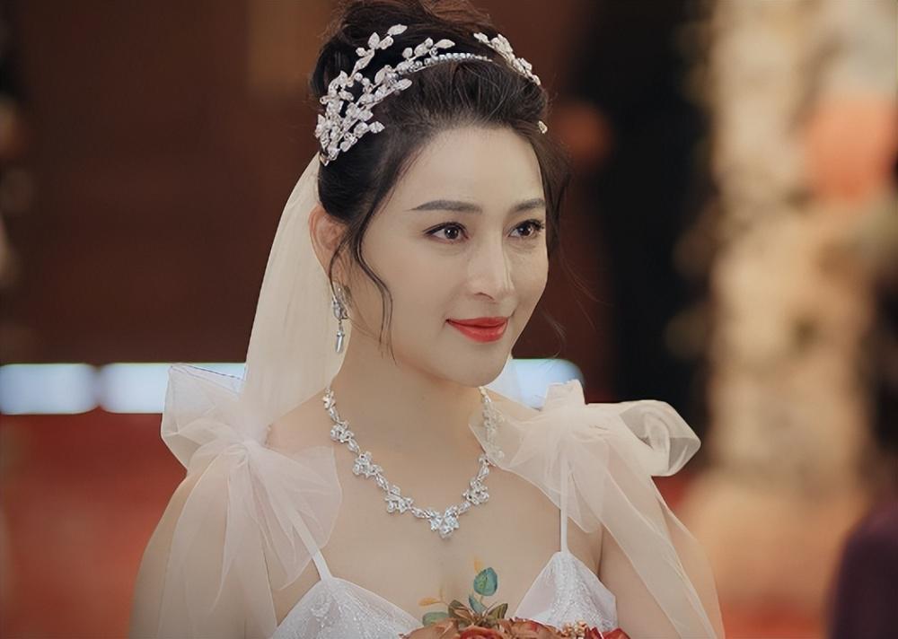 甘婷婷新片露肉镜头太多被投诉，尺度大儿童不宜，网友怒骂很荒唐