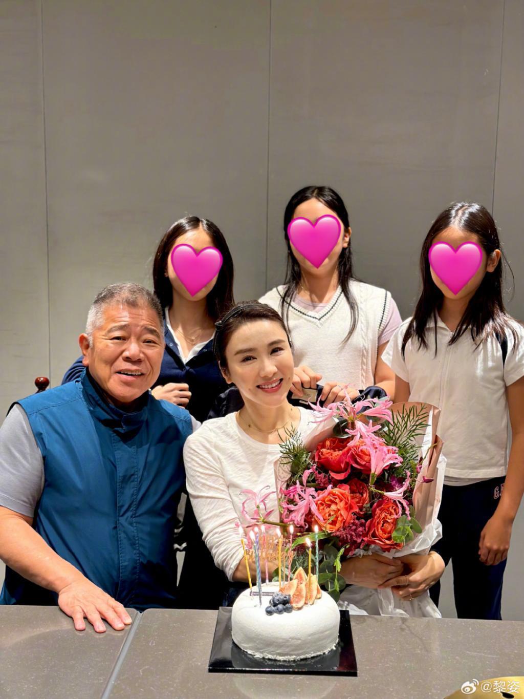 黎姿罕晒老公全家福：退圈15年，一代女神活成了这样？