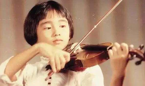 黎姿罕晒老公全家福：退圈15年，一代女神活成了这样？