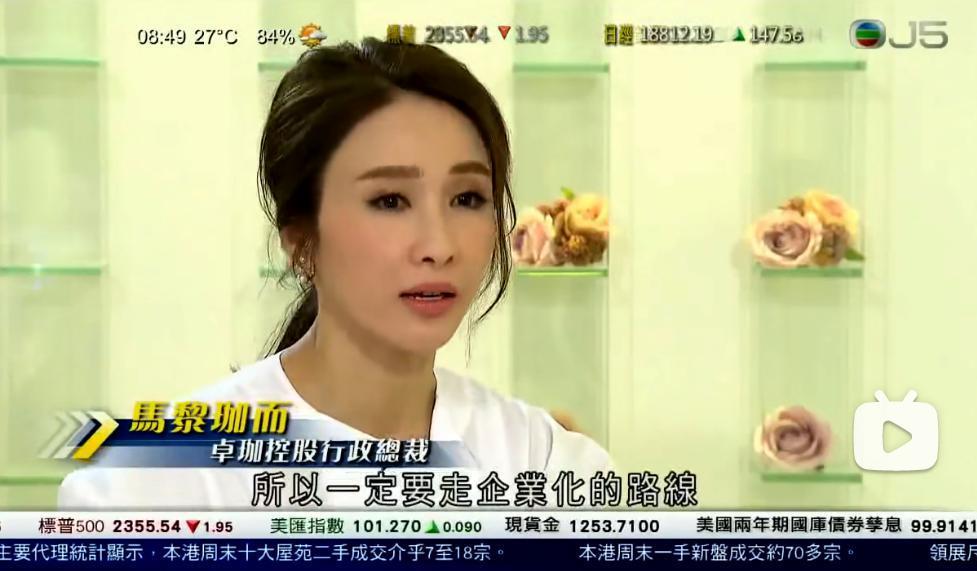 黎姿罕晒老公全家福：退圈15年，一代女神活成了这样？