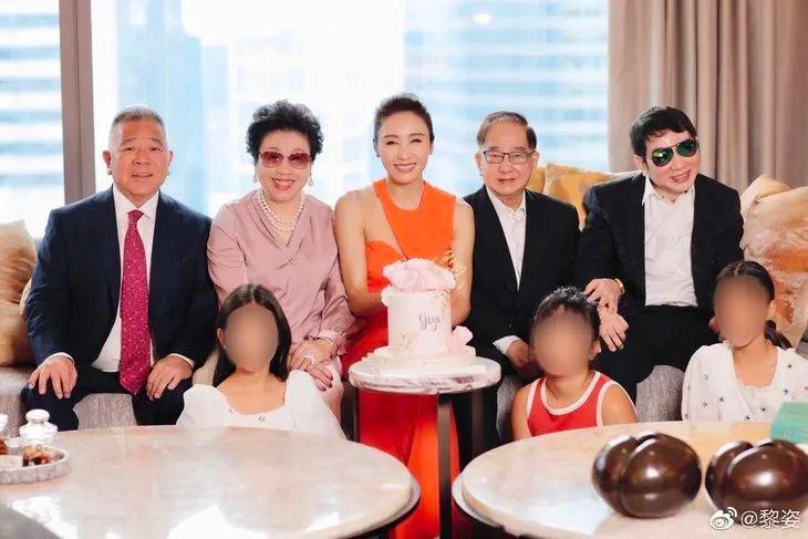 黎姿罕晒老公全家福：退圈15年，一代女神活成了这样？