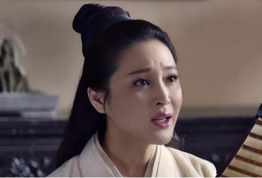 好家伙，37岁甘婷婷新片「尺度太大」！还和00后有吻戏
