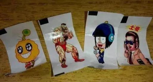 抛弃盲盒手办的年轻人，开始买几万一张的小纸片了。