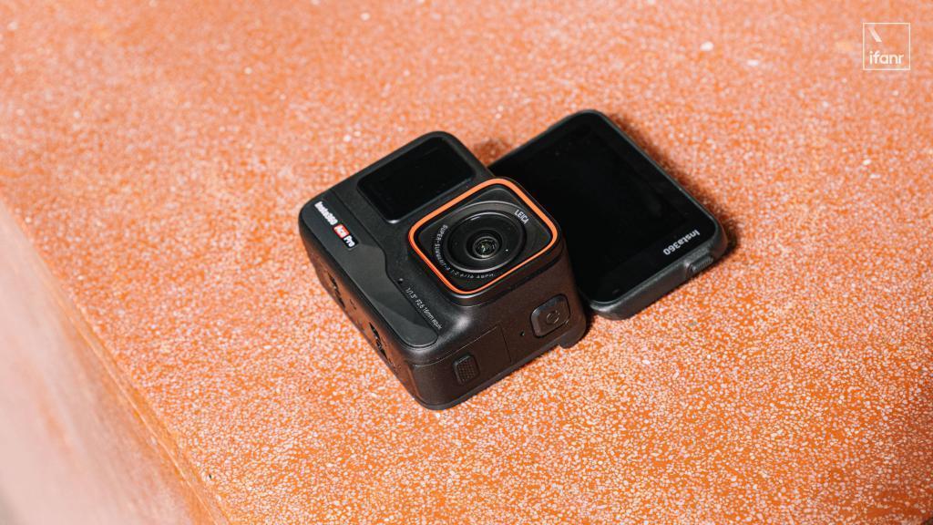 影石 Insta360 Ace Pro 发布：自带翻转屏的运动相机，超友好的入门选择