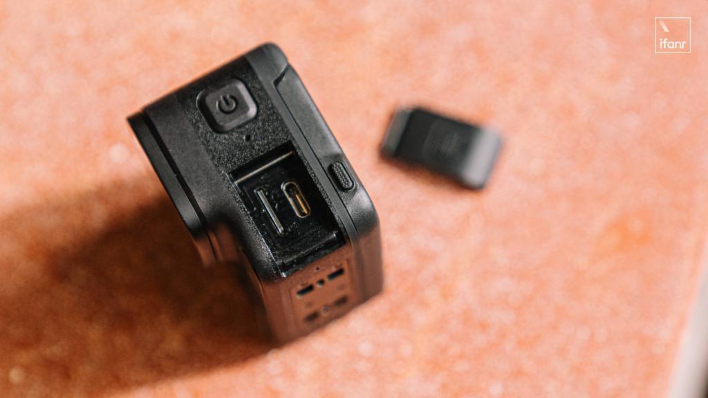 影石 Insta360 Ace Pro 发布：自带翻转屏的运动相机，超友好的入门选择