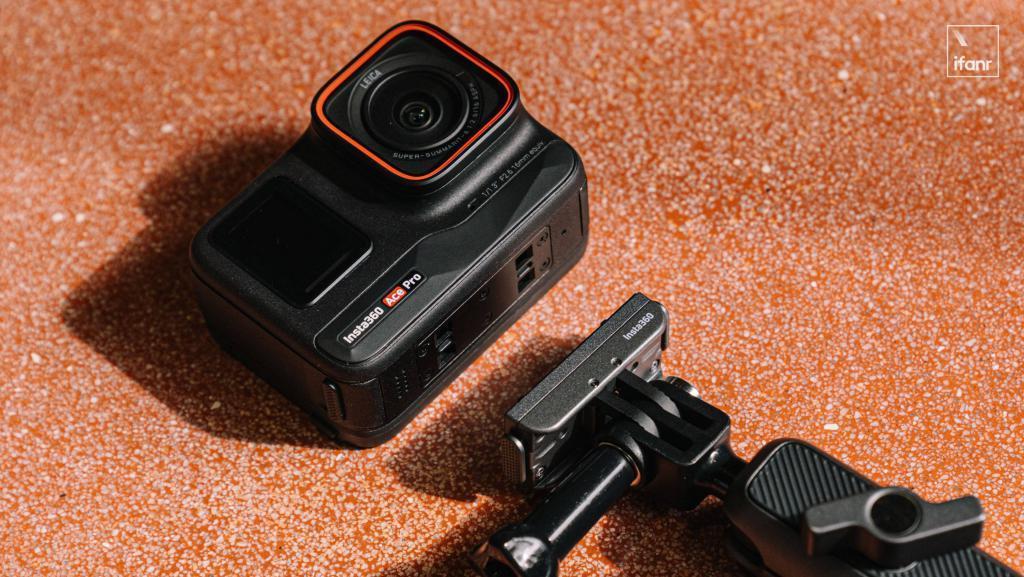 影石 Insta360 Ace Pro 发布：自带翻转屏的运动相机，超友好的入门选择