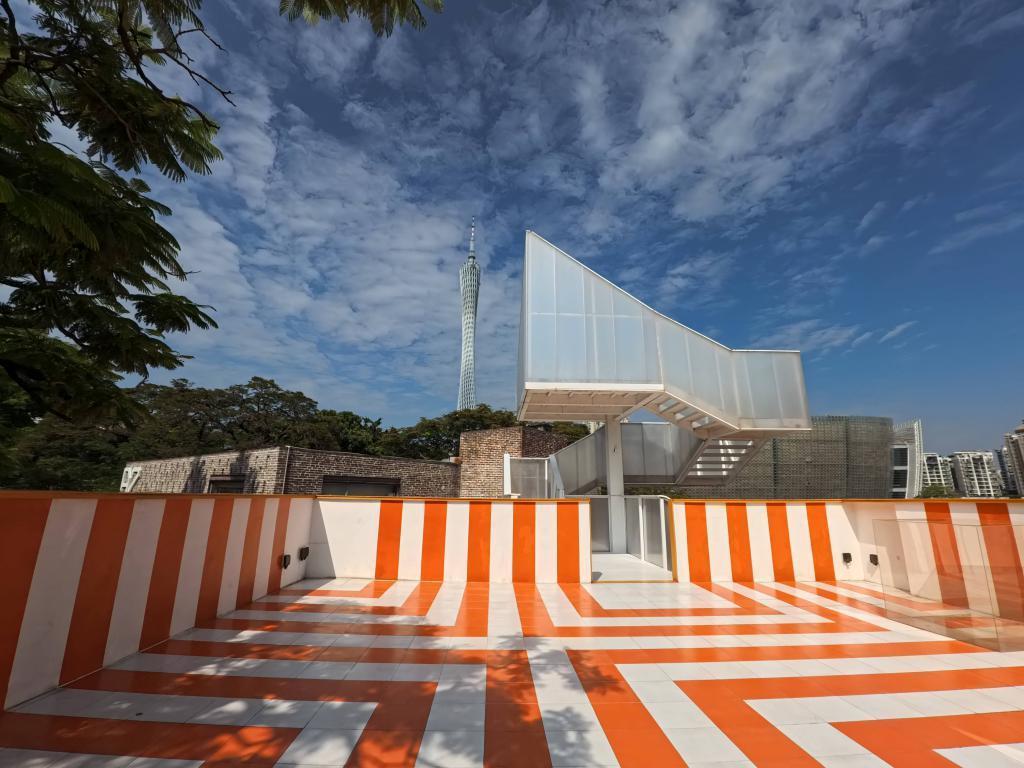 影石 Insta360 Ace Pro 发布：自带翻转屏的运动相机，超友好的入门选择