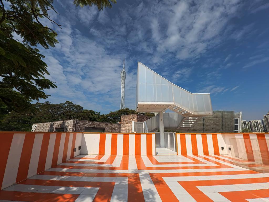 影石 Insta360 Ace Pro 发布：自带翻转屏的运动相机，超友好的入门选择