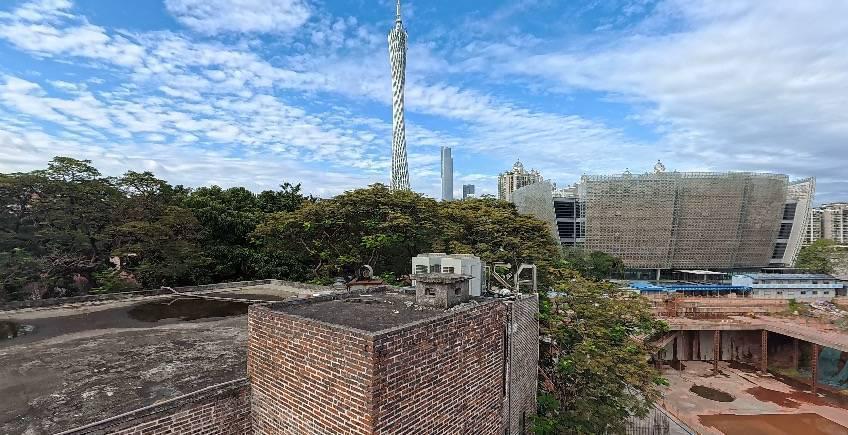 影石 Insta360 Ace Pro 发布：自带翻转屏的运动相机，超友好的入门选择