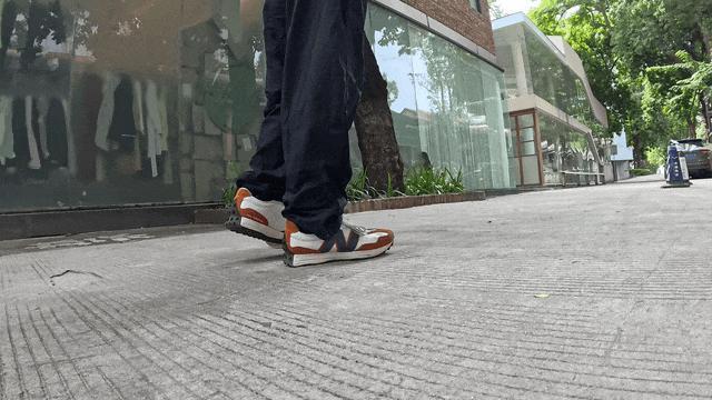 影石 Insta360 Ace Pro 发布：自带翻转屏的运动相机，超友好的入门选择