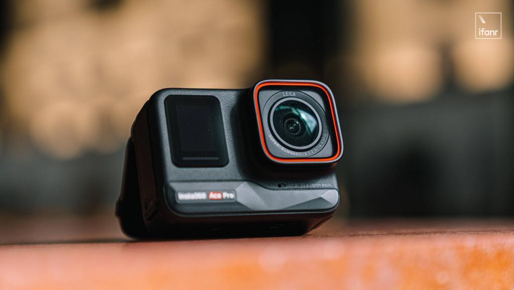 影石 Insta360 Ace Pro 发布：自带翻转屏的运动相机，超友好的入门选择