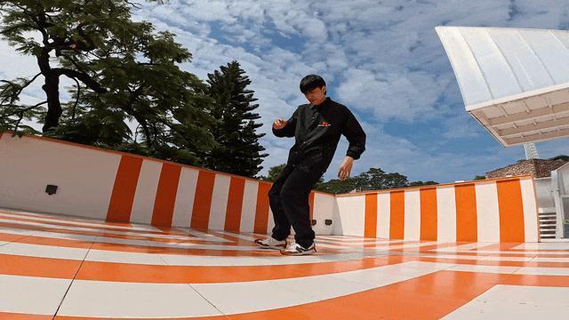 影石 Insta360 Ace Pro 发布：自带翻转屏的运动相机，超友好的入门选择