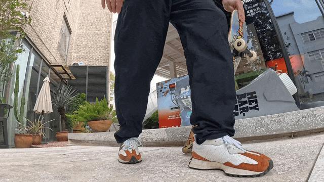 影石 Insta360 Ace Pro 发布：自带翻转屏的运动相机，超友好的入门选择