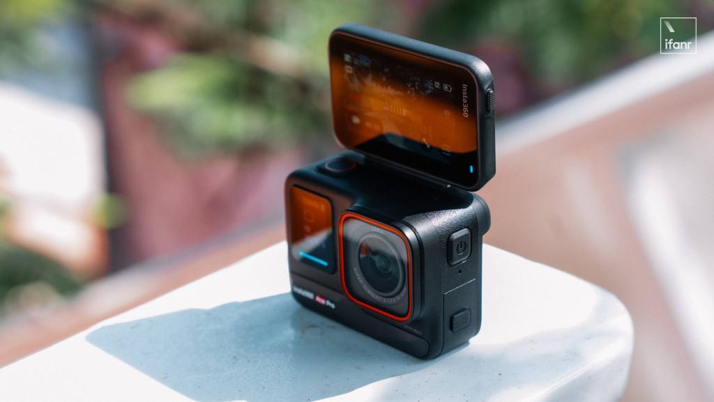 影石 Insta360 Ace Pro 发布：自带翻转屏的运动相机，超友好的入门选择