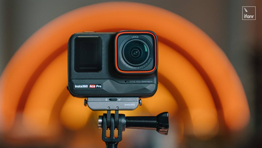 影石 Insta360 Ace Pro 发布：自带翻转屏的运动相机，超友好的入门选择