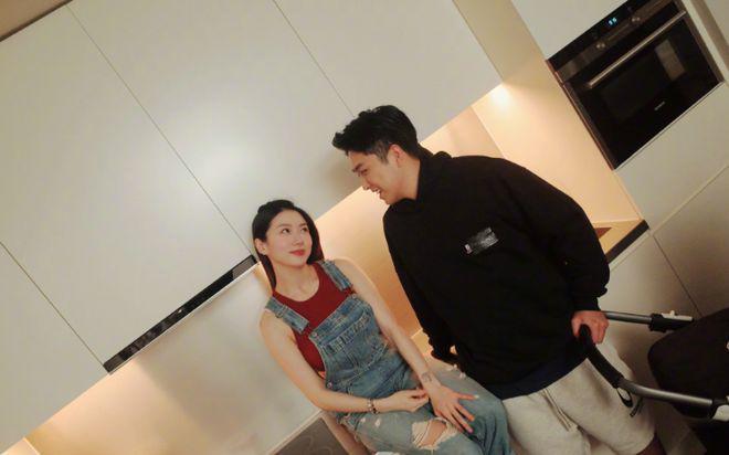 郑恺前任程晓玥晒婚后生活 赞富二代老公比她优秀