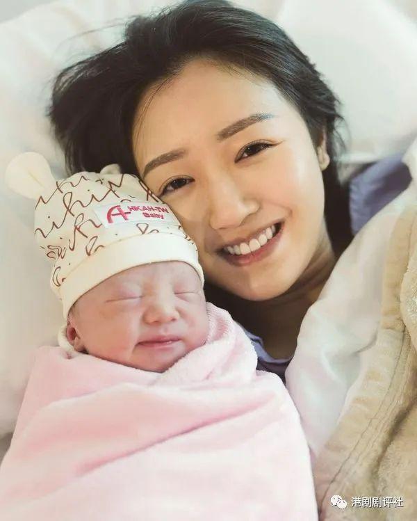 42岁TVB男星升级当爸，港姐太太生下儿子激动流泪