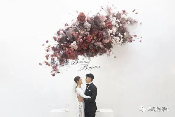 42岁TVB男星升级当爸，港姐太太生下儿子激动流泪