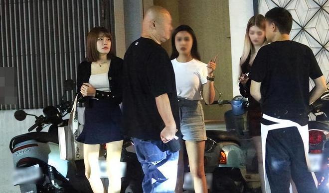 小S老公许雅钧一晚3场聚会 深夜和啦啦队女生见面