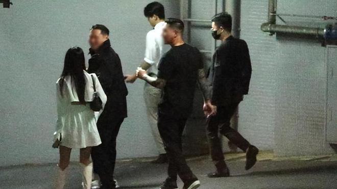 小S老公许雅钧一晚3场聚会 深夜和啦啦队女生见面