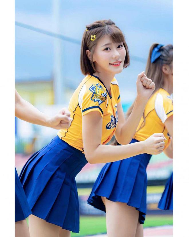 小S老公许雅钧一晚3场聚会 深夜和啦啦队女生见面