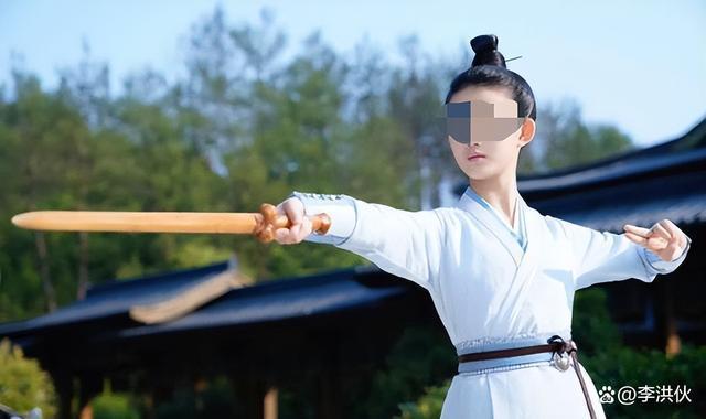 不是谁都能成为赵丽颖和王宝强，女孩横店当童星4个月赚250