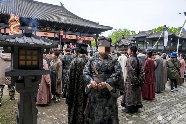 不是谁都能成为赵丽颖和王宝强，女孩横店当童星4个月赚250