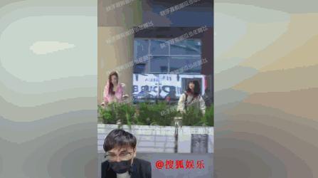 分手几个月已换两位女伴，且还都长得像他前女友？