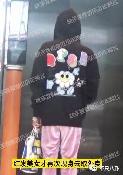 分手几个月已换两位女伴，且还都长得像他前女友？