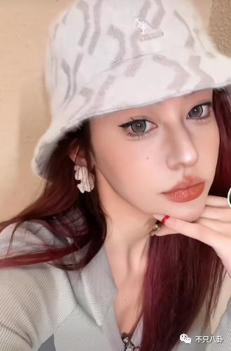 分手几个月已换两位女伴，且还都长得像他前女友？